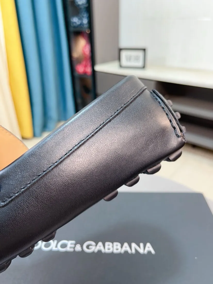 Men's men's shoes💰458🌸🌸[Dolce&Gabbana] DG new men's fashionable casual slip-on shoes Peas shoes🇨🇳Official website original 1:1 mold opening, original order quality 💯Fine workmanship, high-end luxury☘The first layer is made of imported Italian cowhide🌴The first layer of sheepskin lining🍓Rubber wear-resistant and non-slip outsole, comfortable to wear🍍Versatile style, the first choice for high-class men🍉Black available! Code number 38-44